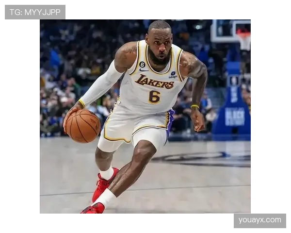 勒布朗·詹姆斯的泳池，比我家整栋楼还热闹啊